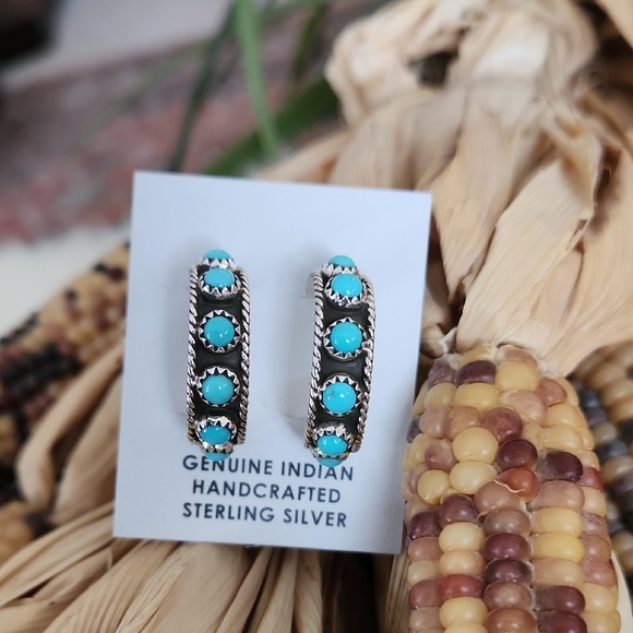 Stunning NWOT Native American Navajo Hoop Turquoise Earrings